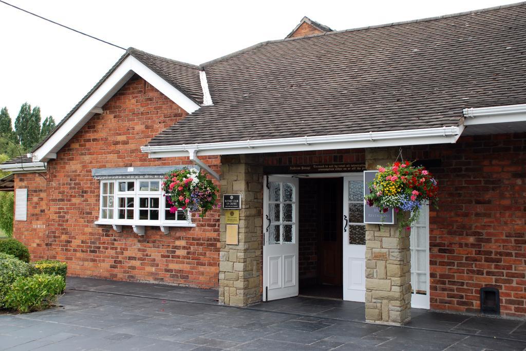 Hunters Lodge Hotel Crewe Bagian luar foto