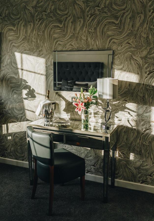 Hunters Lodge Hotel Crewe Bagian luar foto