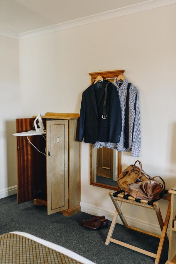 Hunters Lodge Hotel Crewe Bagian luar foto