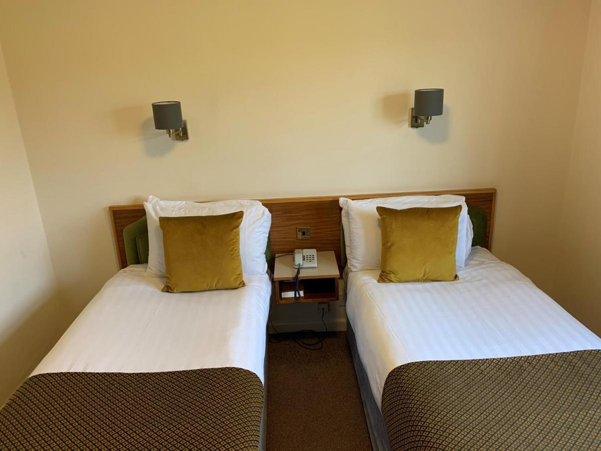 Hunters Lodge Hotel Crewe Bagian luar foto