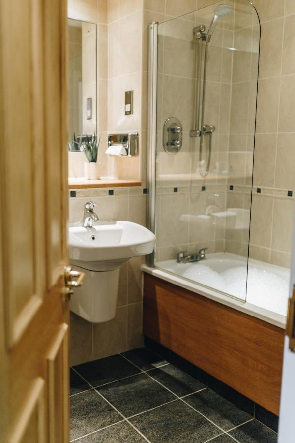 Hunters Lodge Hotel Crewe Bagian luar foto